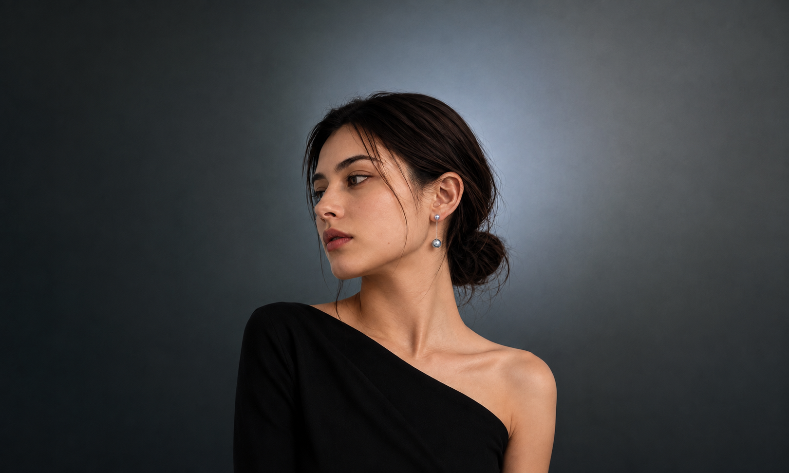 Woman wearing silver-blue Akoya cultured pearl drop earrings